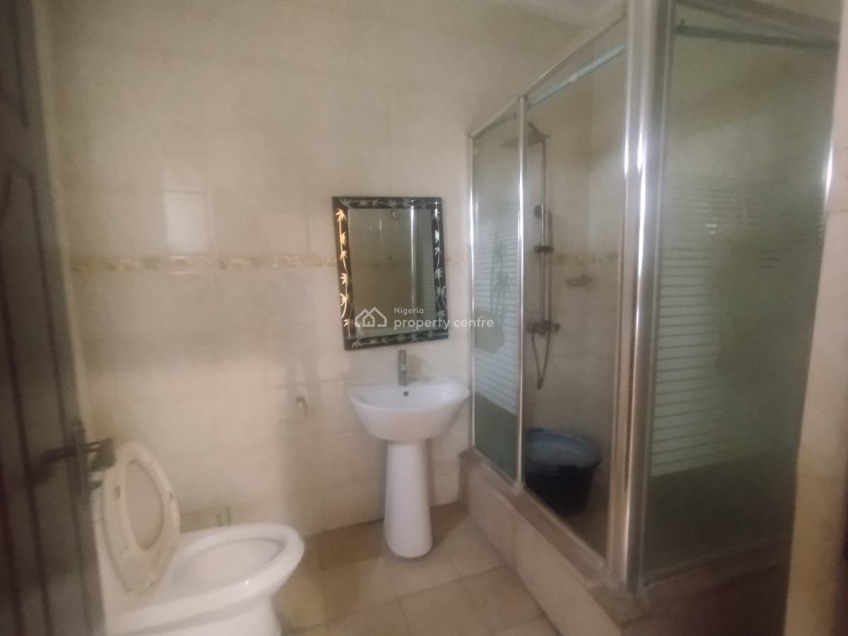 Well Maintained Spacious 3 Bedroom Apartment, Off Hakeem Dickson Street, Lekki Phase 1, Lekki, Lagos, Flat / Apartment for Rent