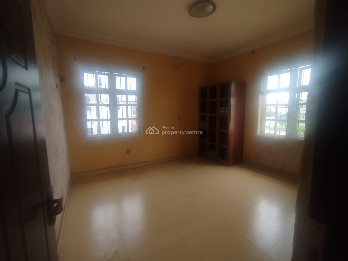 Well Maintained Spacious 3 Bedroom Apartment, Off Hakeem Dickson Street, Lekki Phase 1, Lekki, Lagos, Flat / Apartment for Rent