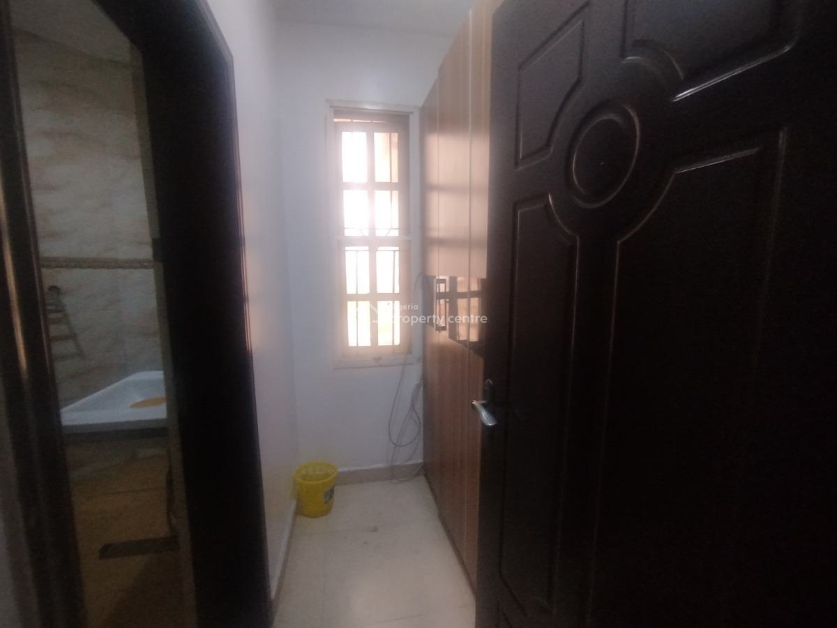 Well Maintained Spacious 3 Bedroom Apartment, Off Hakeem Dickson Street, Lekki Phase 1, Lekki, Lagos, Flat / Apartment for Rent