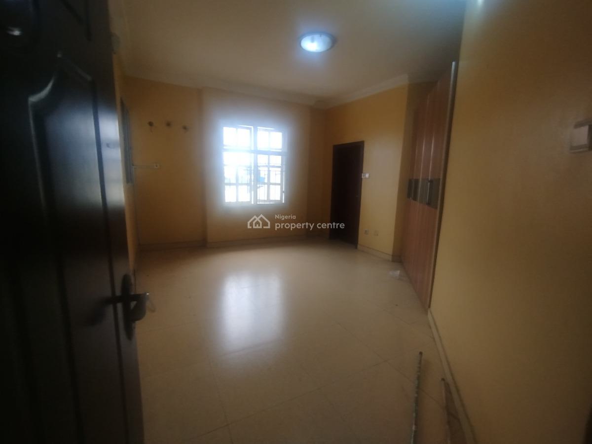 Well Maintained Spacious 3 Bedroom Apartment, Off Hakeem Dickson Street, Lekki Phase 1, Lekki, Lagos, Flat / Apartment for Rent