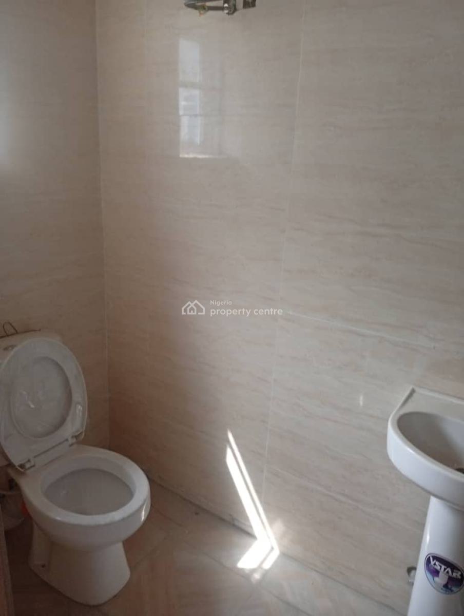 Newly Built and Well Finished 2 Bed Flat on The 2nd Floor, Off Muiz Banire Street, Lekki Phase 2, Lekki, Lagos, Flat / Apartment for Rent
