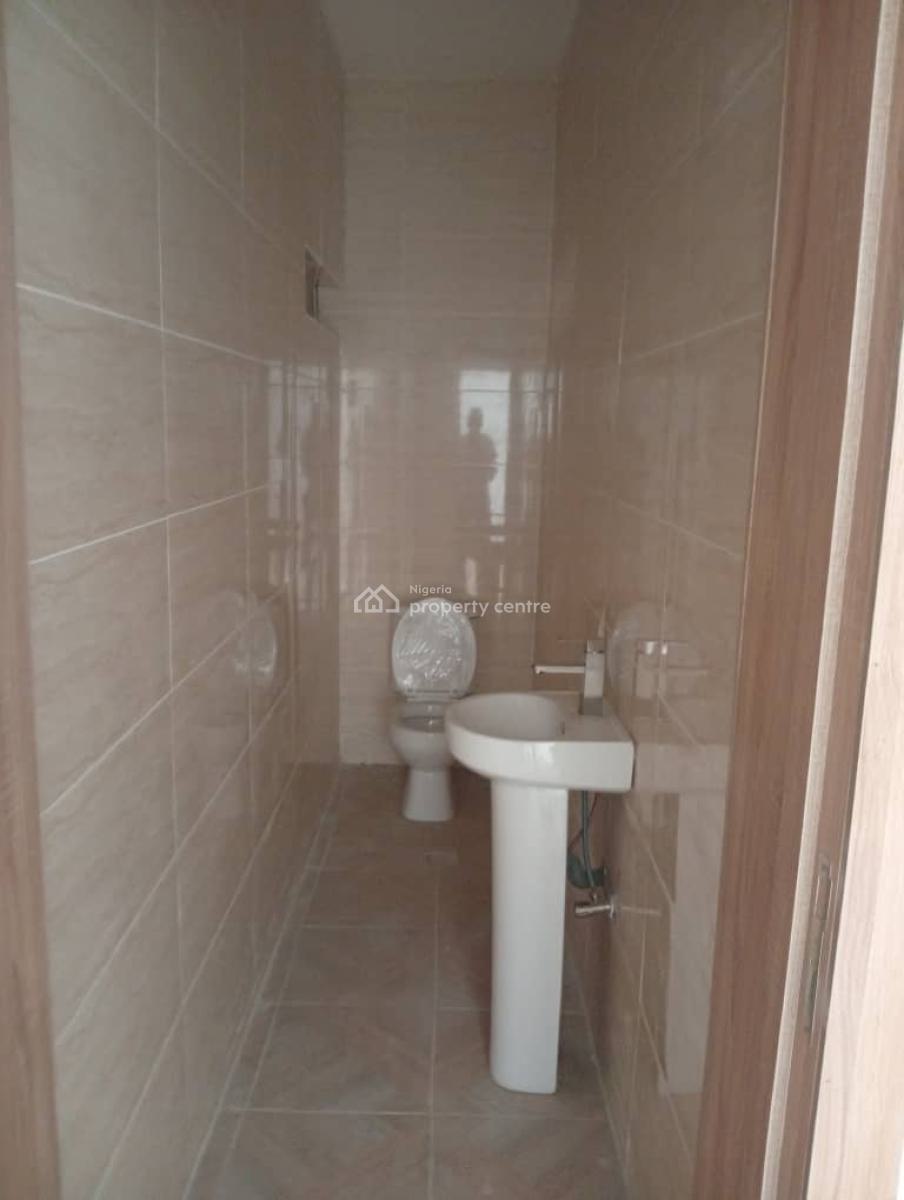 Newly Built and Well Finished 2 Bed Flat on The 2nd Floor, Off Muiz Banire Street, Lekki Phase 2, Lekki, Lagos, Flat / Apartment for Rent