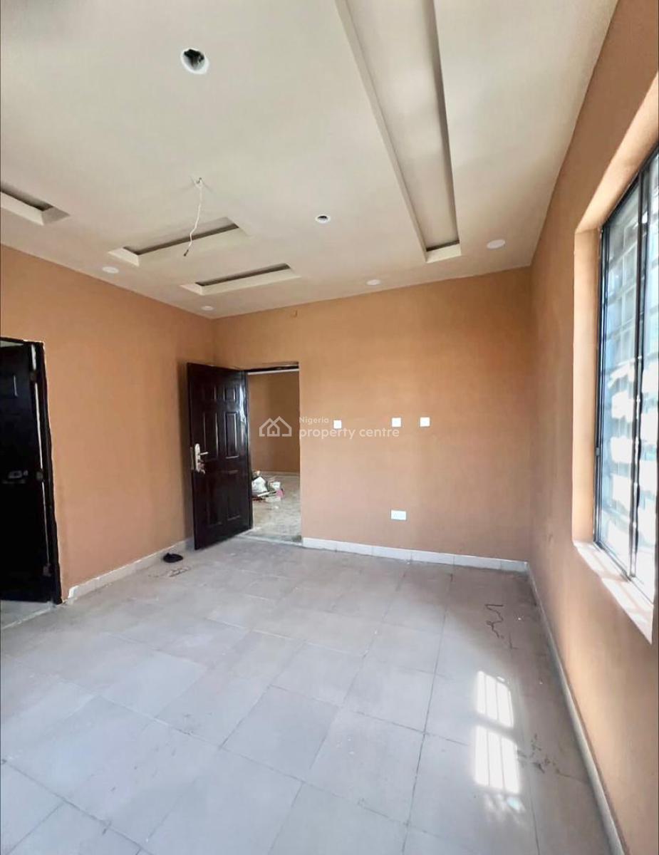 Well Maintained 3-bedroom Apartment (upstairs), Ologolo, Lekki, Lagos, Flat / Apartment for Rent
