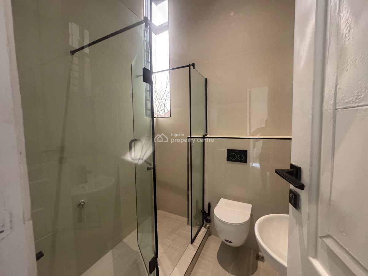 Well Built & Luxury 3bedroom Apartment, Lekki Phase 1, Lekki, Lagos, Flat / Apartment for Sale