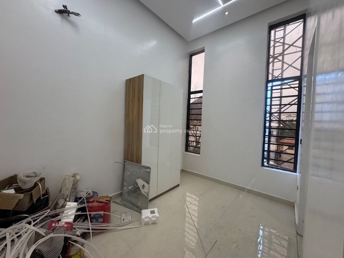 Well Built & Luxury 3bedroom Apartment, Lekki Phase 1, Lekki, Lagos, Flat / Apartment for Sale
