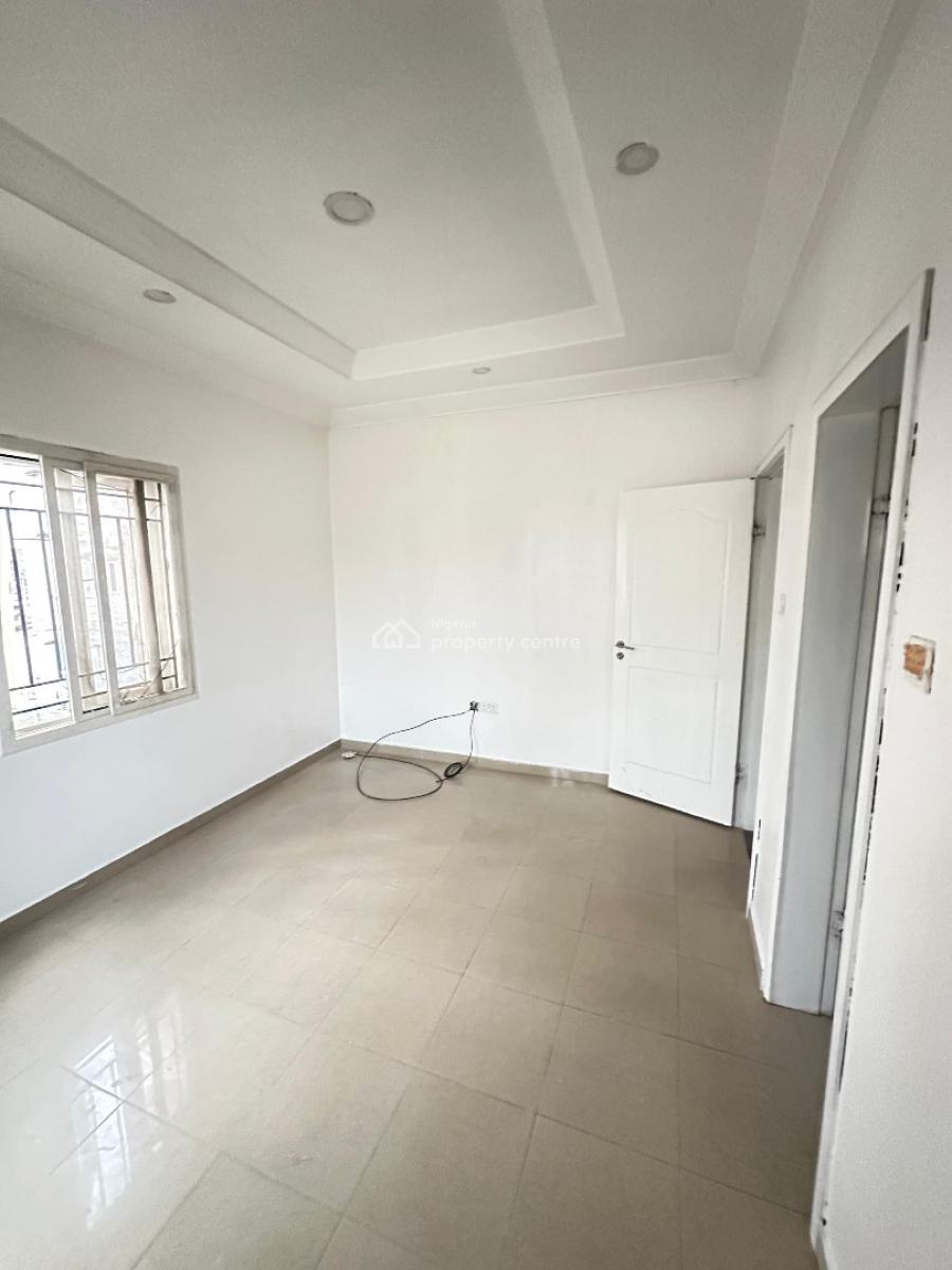 Commercial 2 Bedroom Apartment, Lekki Phase 1, Lekki, Lagos, Commercial Property for Rent