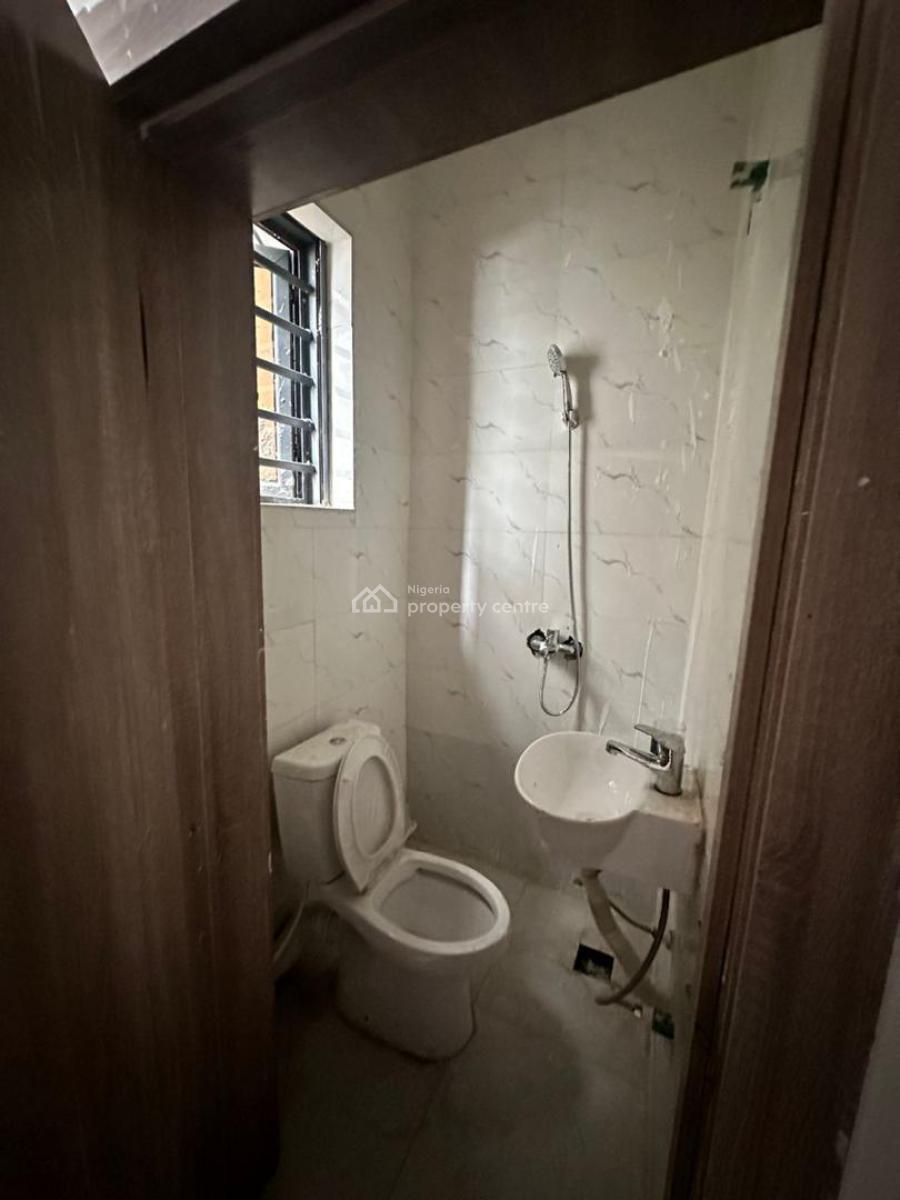 Luxury Built 3 Bedroom Bungalow, Lekki Phase 2, Lekki, Lagos, Flat / Apartment for Rent