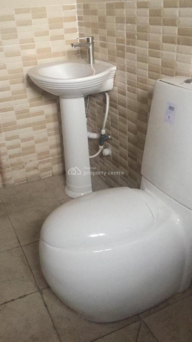 Executive & Standard 3-bedroom Flat Apartment, Iponri, Surulere, Lagos, Flat / Apartment for Rent