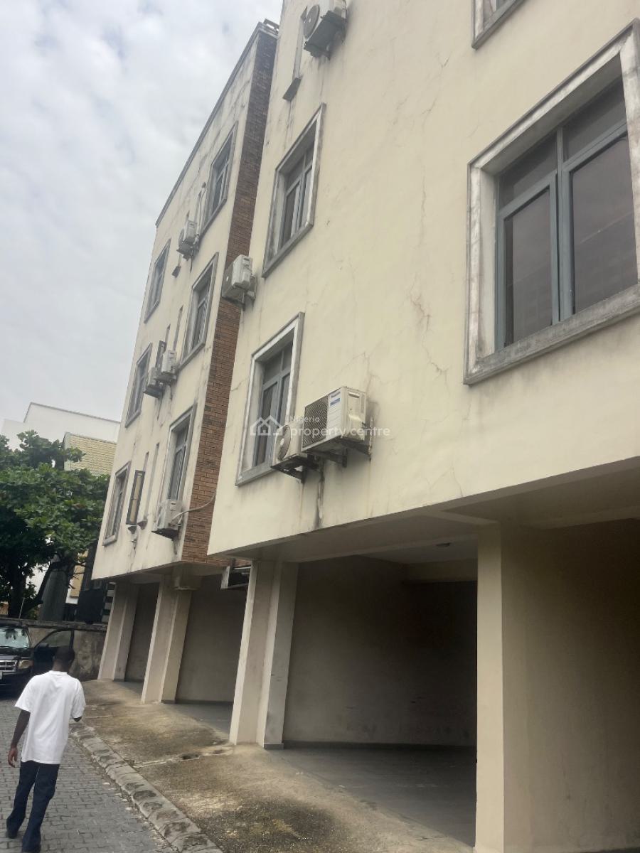 3 Bedrooms Penthouse with a Very Large Space and a Big Bq, Idado, Lekki, Lagos, Flat / Apartment for Rent