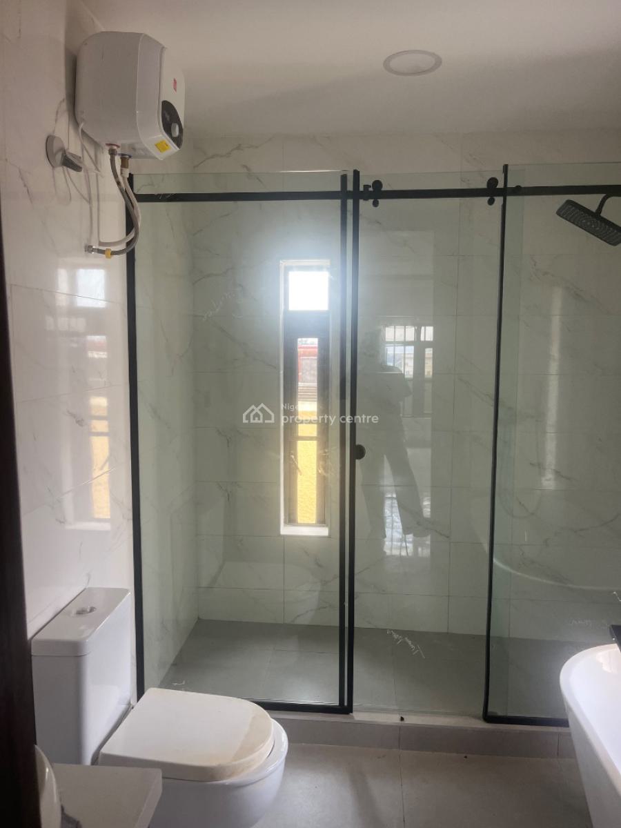 3 Bedrooms Penthouse with a Very Large Space and a Big Bq, Idado, Lekki, Lagos, Flat / Apartment for Rent