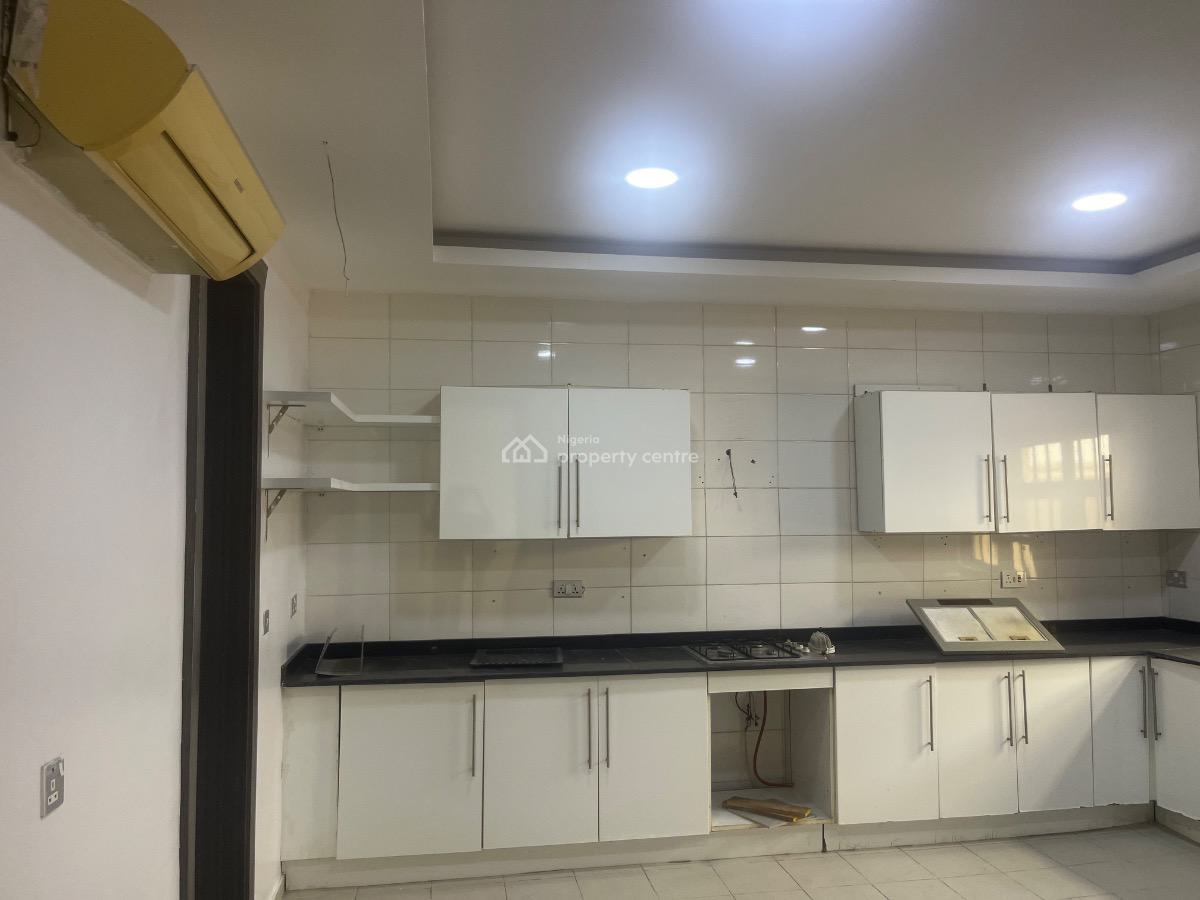 3 Bedrooms Penthouse with a Very Large Space and a Big Bq, Idado, Lekki, Lagos, Flat / Apartment for Rent