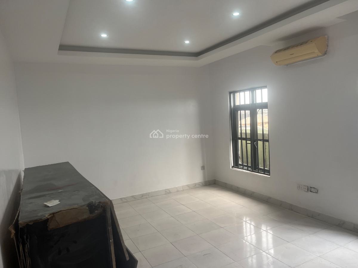 3 Bedrooms Penthouse with a Very Large Space and a Big Bq, Idado, Lekki, Lagos, Flat / Apartment for Rent