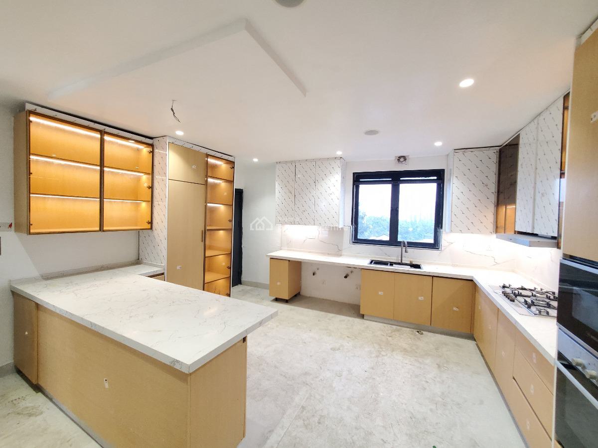 Exquisitely Built 4 Bedroom Maisonette with a Swimming Pool and Gym, Old Ikoyi, Ikoyi, Lagos, Flat / Apartment for Sale