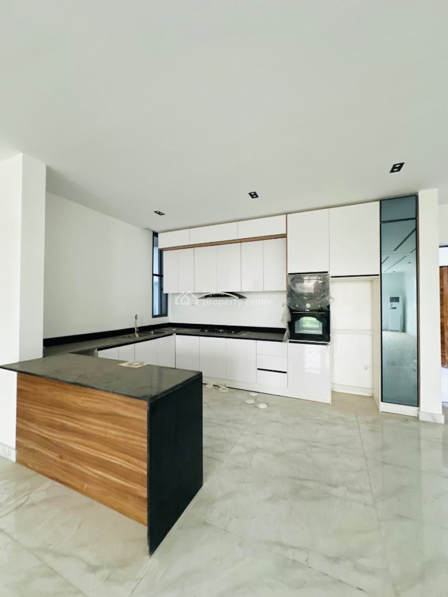 Beautifully Built 2 Bedroom Apartment with Pool & Gym, Lekki Phase 1, Lekki, Lagos, Flat / Apartment for Sale