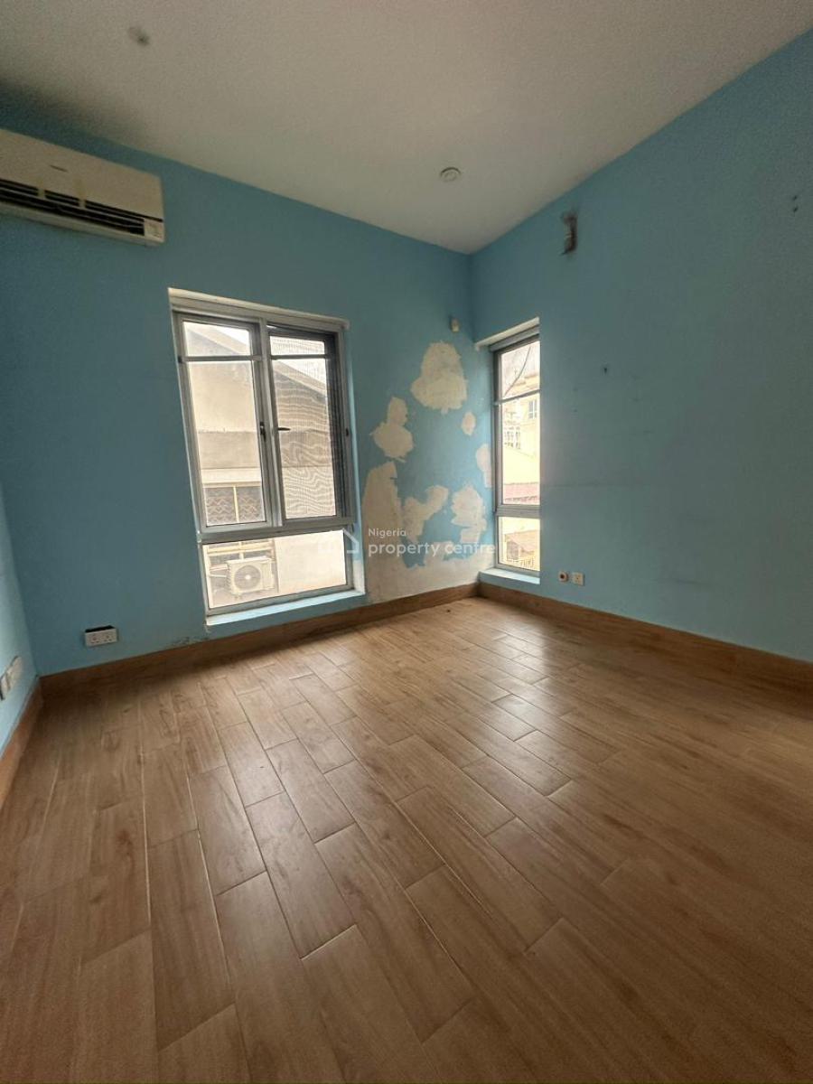 3 Bedroom Apartment & Bq Undergoing Renovation, Lekki Phase 1, Lekki, Lagos, Flat / Apartment for Rent