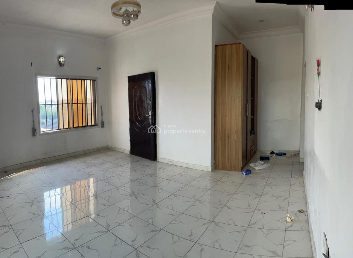 Nice 2 Bedroom Flat Upstairs, Chevron Drive, Lekki Expressway, Lekki, Lagos, Flat / Apartment for Sale