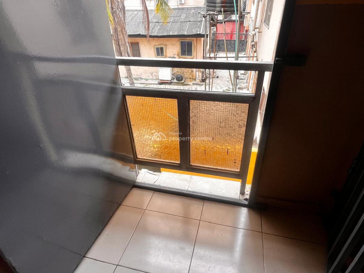 1 Bedroom Mini Flat, Moronfolu Street, Akoka, Yaba, Lagos, Mini Flat (room and Parlour) for Rent