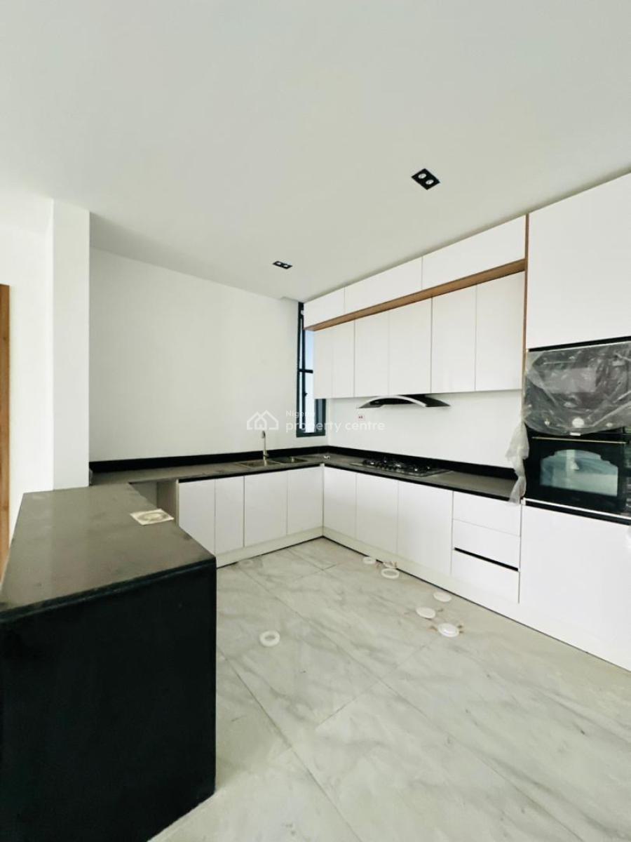 Beautifully Built 2 Bedroom Apartment with Swimming Pool ,gym & Elevator, Lekki Phase 1, Lekki, Lagos, Flat / Apartment for Sale