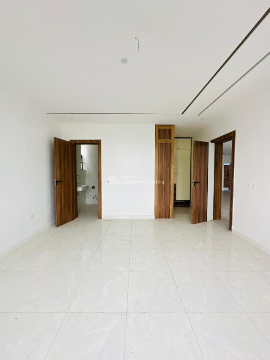 Beautifully Built 2 Bedroom Apartment with Swimming Pool ,gym & Elevator, Lekki Phase 1, Lekki, Lagos, Flat / Apartment for Sale