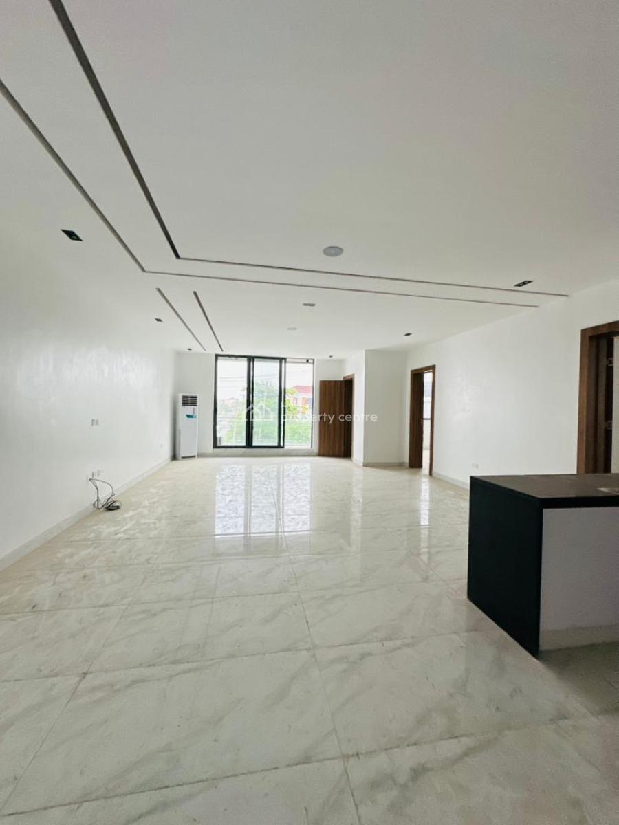 Beautifully Built 2 Bedroom Apartment with Swimming Pool ,gym & Elevator, Lekki Phase 1, Lekki, Lagos, Flat / Apartment for Sale