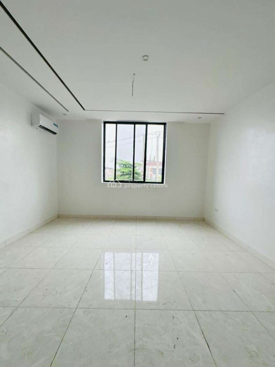 Beautifully Built 2 Bedroom Apartment with Swimming Pool ,gym & Elevator, Lekki Phase 1, Lekki, Lagos, Flat / Apartment for Sale