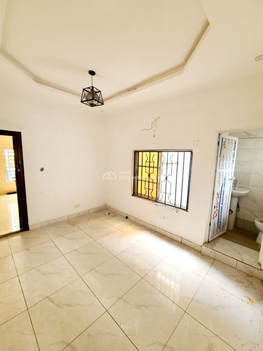 2 Bedroom Flat Upstairs, Orchid Road, Lekki, Lagos, Flat / Apartment for Rent