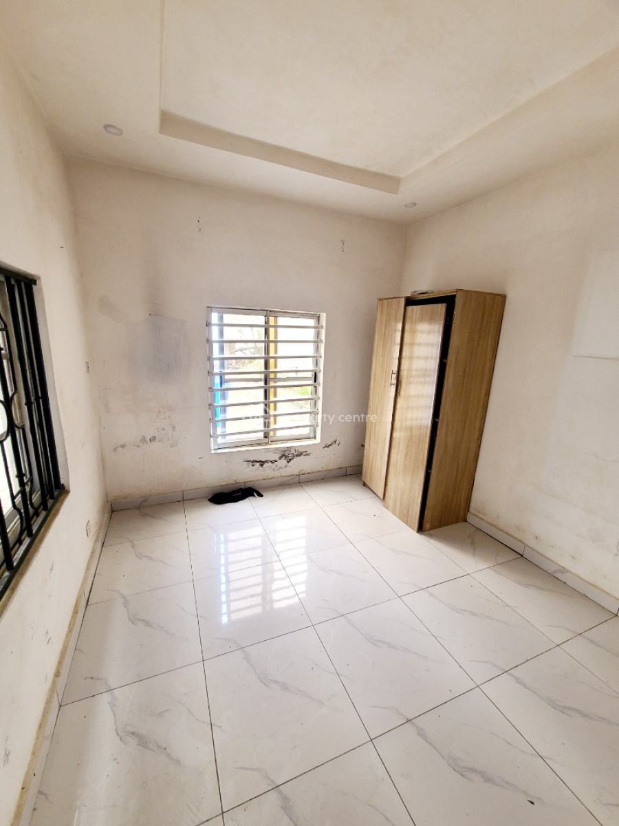 2 Bedroom Flat Upstairs, Orchid Road, Lekki, Lagos, Flat / Apartment for Rent