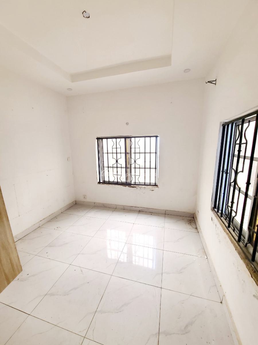 2 Bedroom Flat Upstairs, Orchid Road, Lekki, Lagos, Flat / Apartment for Rent