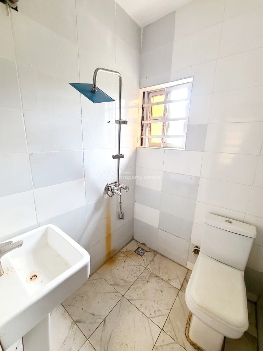 2 Bedroom Flat Upstairs, Orchid Road, Lekki, Lagos, Flat / Apartment for Rent