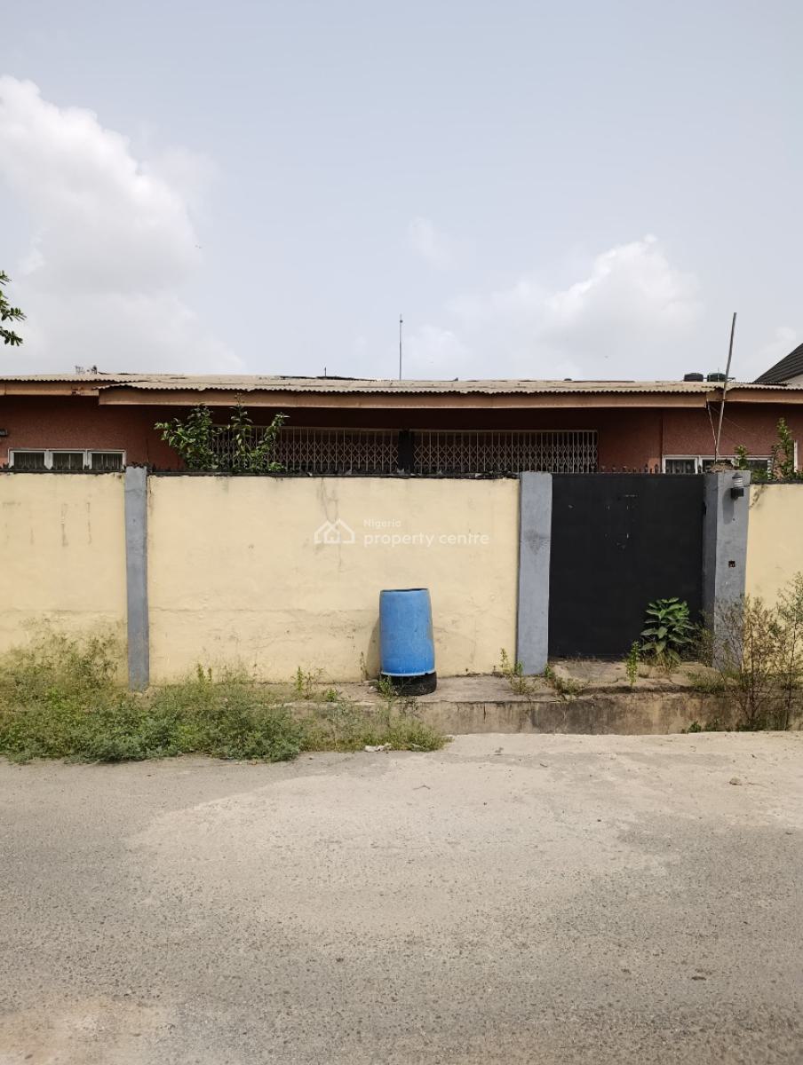 Self Compound 5 Bedroom Office Space Facing Street Tarred Road, Oluyole Main Estate, Ibadan, Oluyole, Oyo, Detached Bungalow for Rent