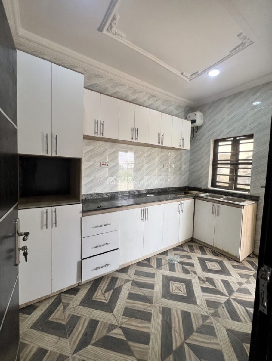 a Standard 2bedroom Flat, Before Novare Shoprite Ajah, Lekki Phase 2, Lekki, Lagos, Flat / Apartment for Rent