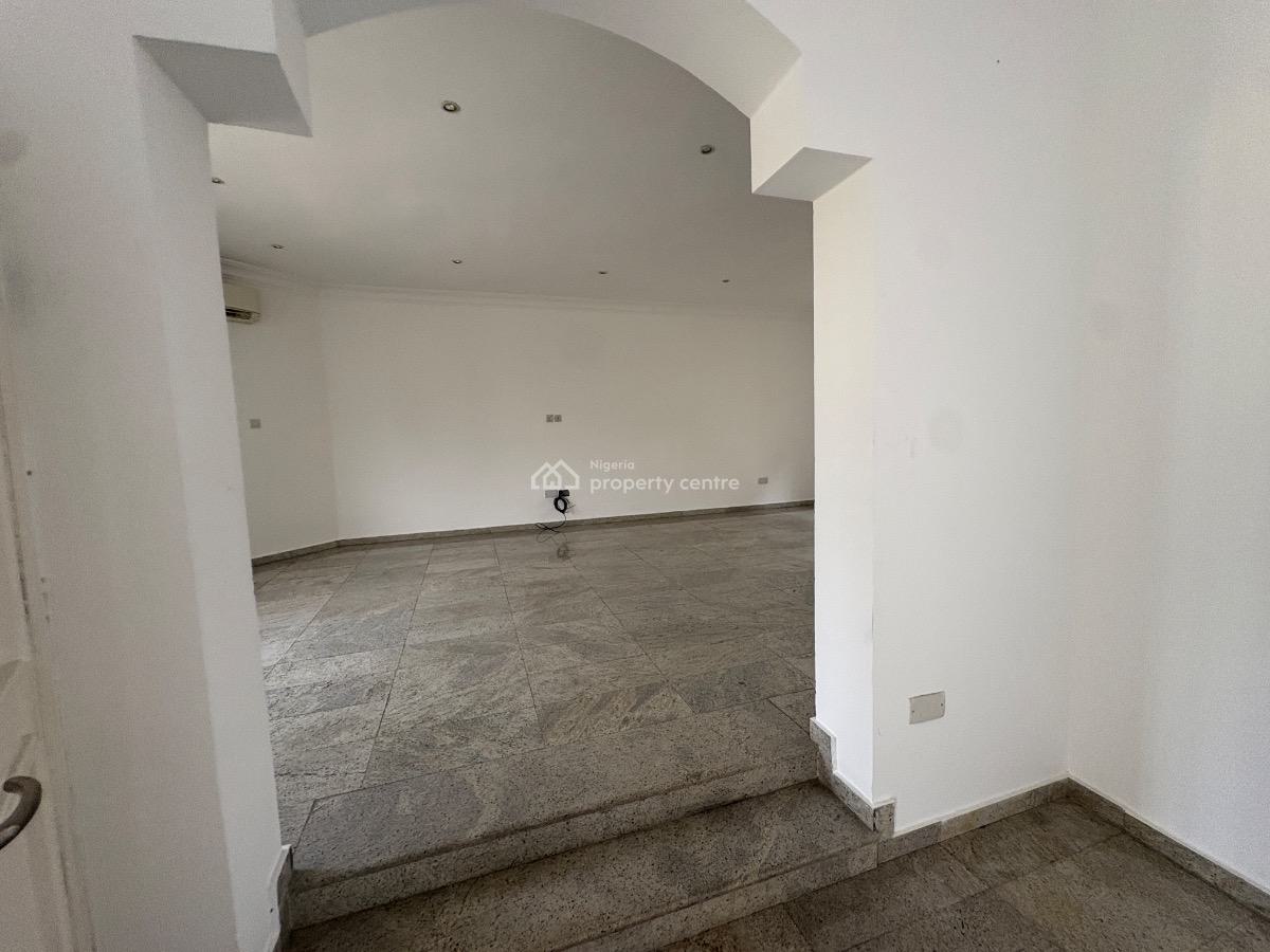 Spacious 3 Bedroom Apartment with a Bq, Lekki Phase 1, Lekki, Lagos, Flat / Apartment for Rent