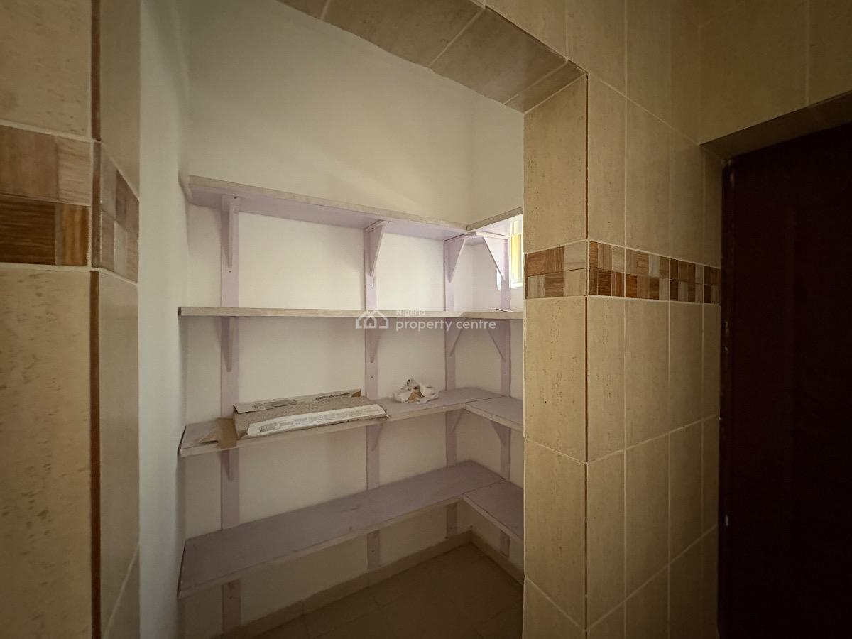 Spacious 3 Bedroom Apartment with a Bq, Lekki Phase 1, Lekki, Lagos, Flat / Apartment for Rent