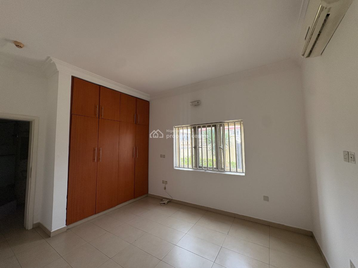 Spacious 3 Bedroom Apartment with a Bq, Lekki Phase 1, Lekki, Lagos, Flat / Apartment for Rent