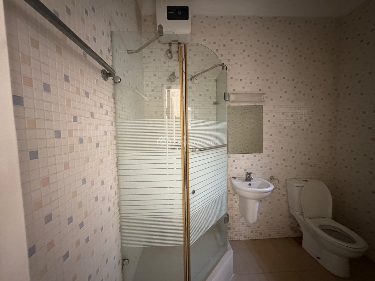 Spacious 3 Bedroom Apartment with a Bq, Lekki Phase 1, Lekki, Lagos, Flat / Apartment for Rent
