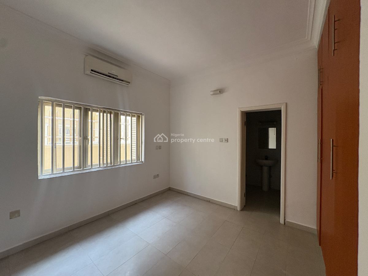 Spacious 3 Bedroom Apartment with a Bq, Lekki Phase 1, Lekki, Lagos, Flat / Apartment for Rent