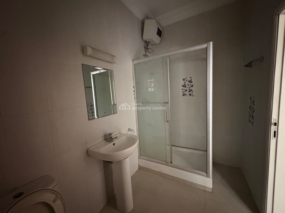 Spacious 3 Bedroom Apartment with a Bq, Lekki Phase 1, Lekki, Lagos, Flat / Apartment for Rent