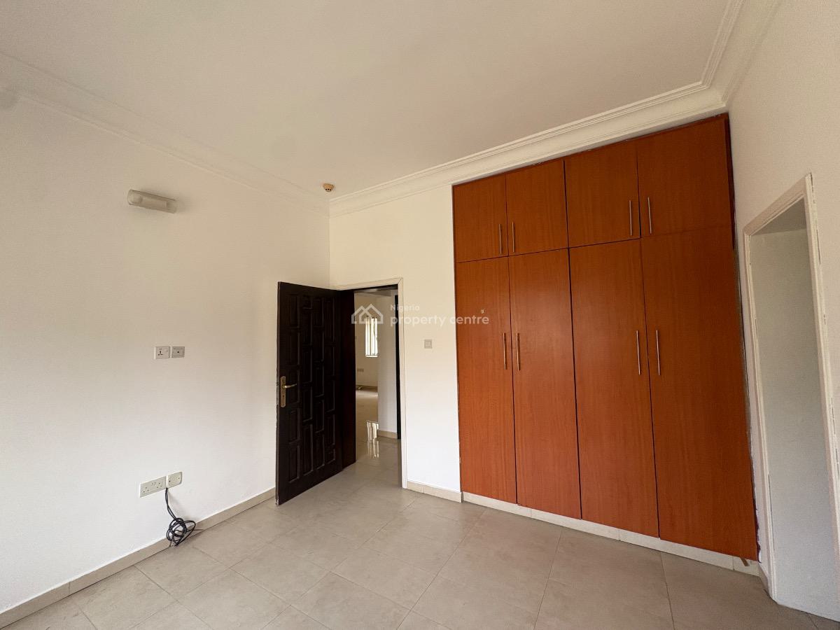Spacious 3 Bedroom Apartment with a Bq, Lekki Phase 1, Lekki, Lagos, Flat / Apartment for Rent