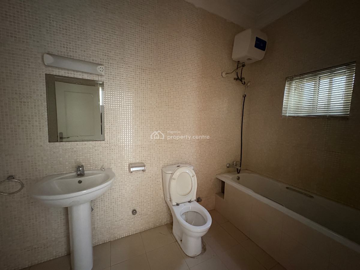 Spacious 3 Bedroom Apartment with a Bq, Lekki Phase 1, Lekki, Lagos, Flat / Apartment for Rent