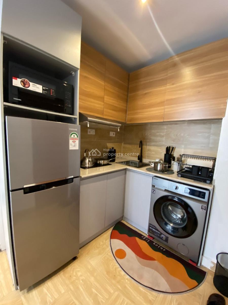 Luxury Three Bed with Snooker  Ceiling Mirror Projector and Ps5, Lekki Phase 1, Lekki, Lagos, Flat / Apartment Short Let