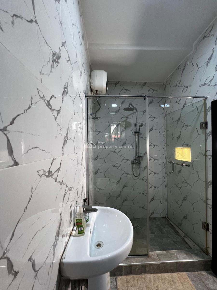 Luxury Two Bed with Snooker  Ceiling Mirror 🪞 Projector and Ps4, Lekki Phase 1, Lekki, Lagos, Flat / Apartment Short Let