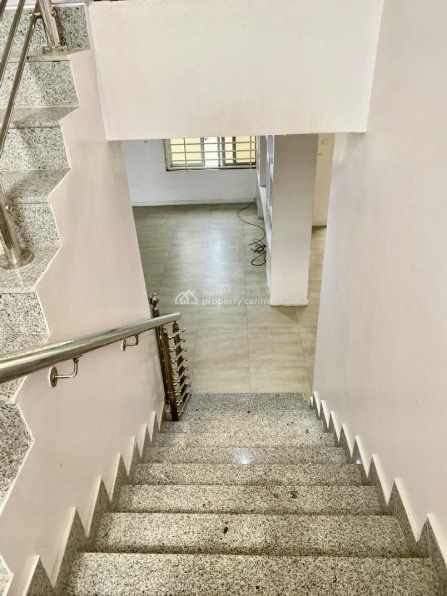 Luxury and Spacious with a B Q, Pinnock Beach Estate, Lekki Phase 1, Lekki, Lagos, Semi-detached Duplex for Rent