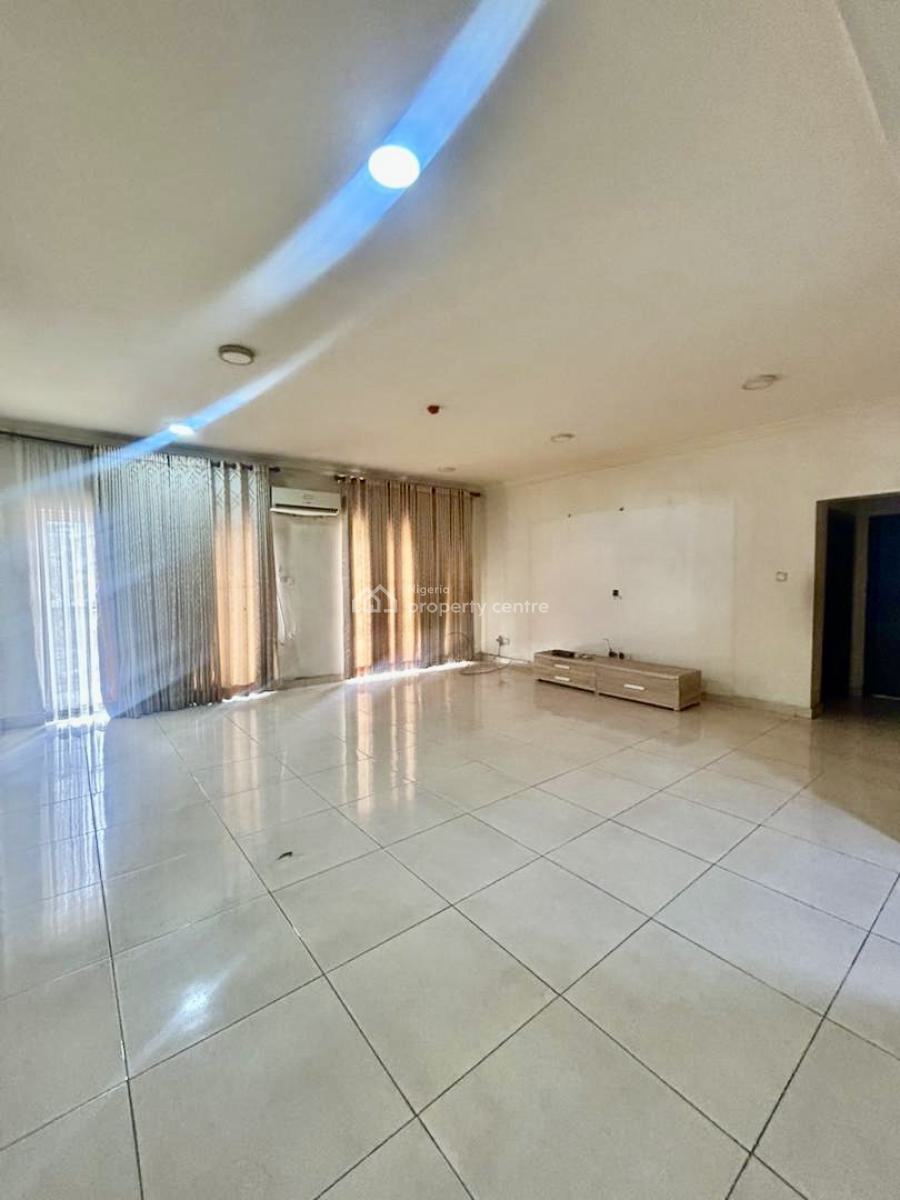 Well Maintained Spacious in Prime Estate, Pinnok Beach Estate, Lekki Phase 1, Lekki, Lagos, Flat / Apartment for Rent