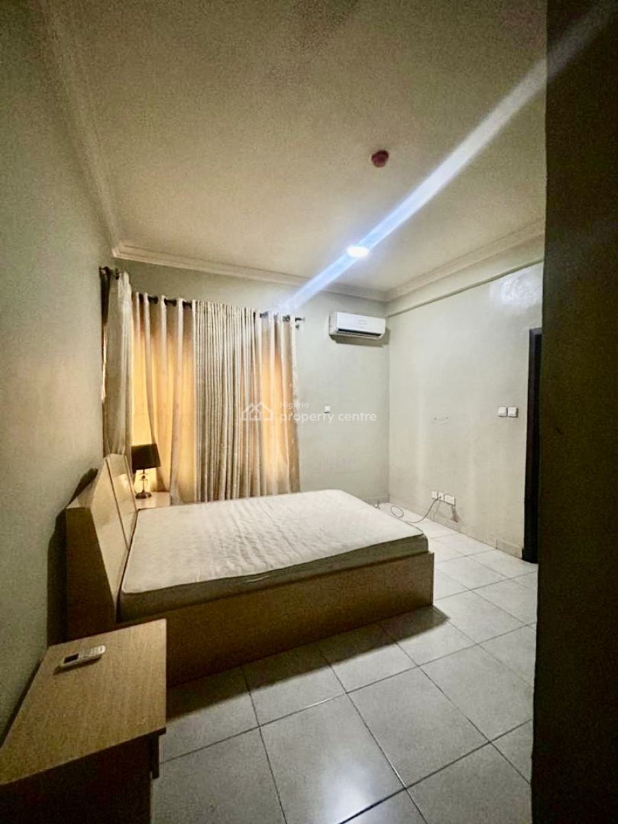 Well Maintained Spacious in Prime Estate, Pinnok Beach Estate, Lekki Phase 1, Lekki, Lagos, Flat / Apartment for Rent