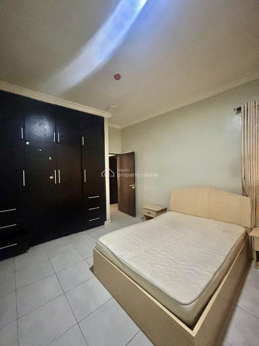 Well Maintained Spacious in Prime Estate, Pinnok Beach Estate, Lekki Phase 1, Lekki, Lagos, Flat / Apartment for Rent