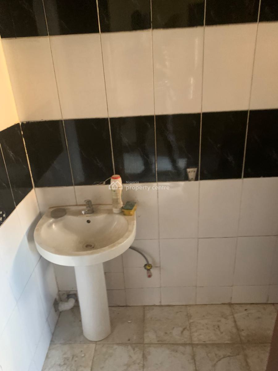 3 Bedroom Flat on The Ground Floor, Gaduwa, Abuja, Flat / Apartment for Rent