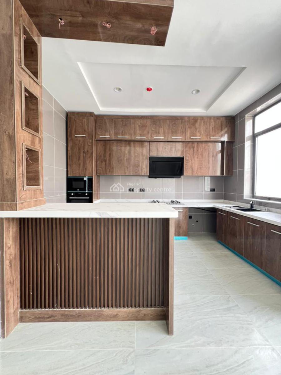 Spacious 2 Bedroom Apartment with  Gym and Elevator in a Secure Estate, Lekki Phase 1, Lekki, Lagos, Flat / Apartment for Sale