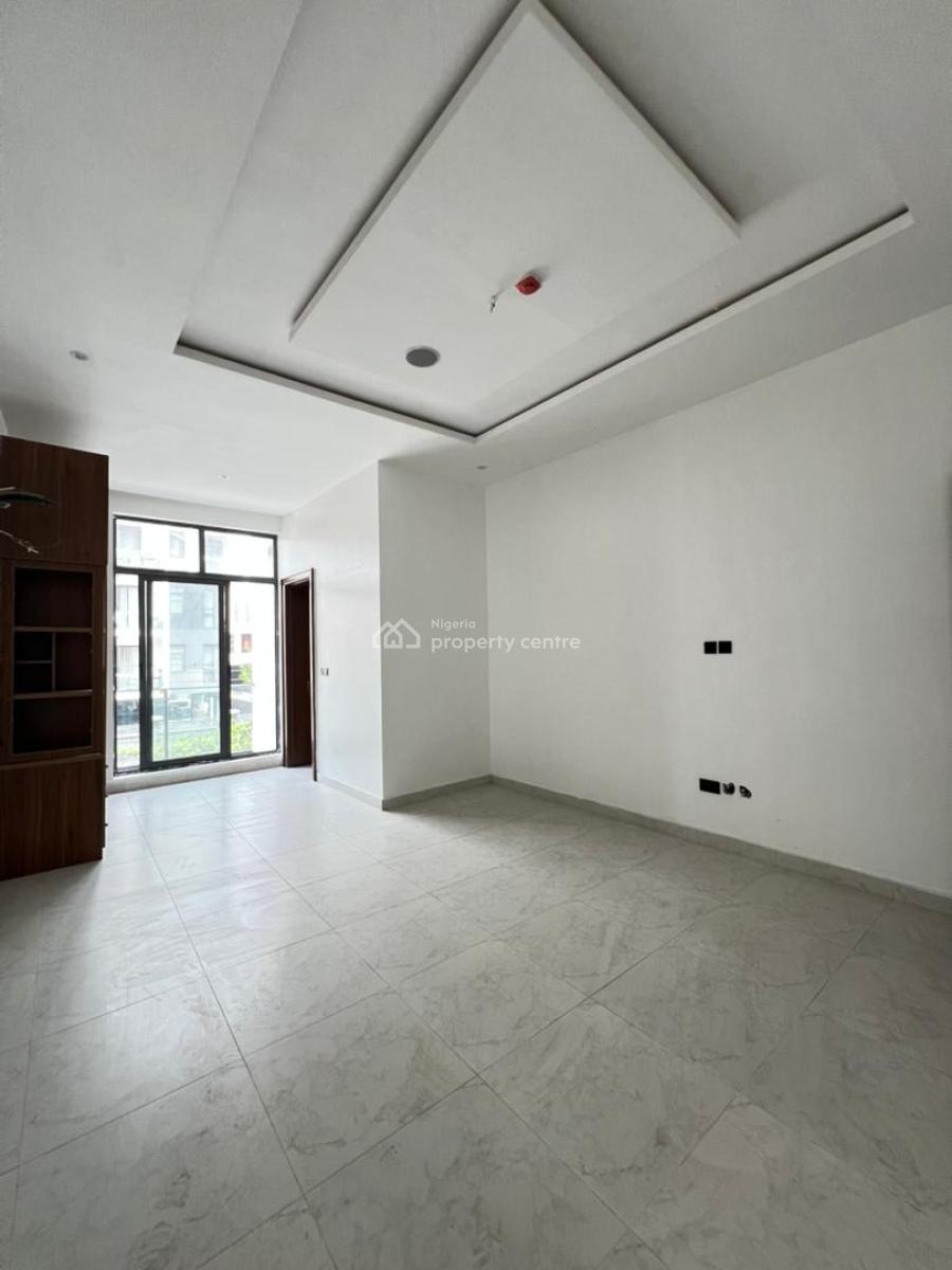 Spacious 2 Bedroom Apartment with  Gym and Elevator in a Secure Estate, Lekki Phase 1, Lekki, Lagos, Flat / Apartment for Sale