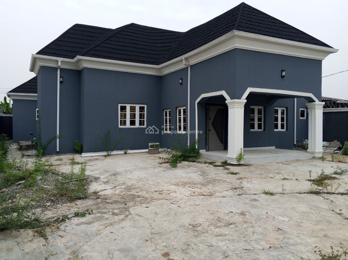 3 Bedroom Bungalow with 2 No Self Contain Bq on 450sqm Land, Bungalow Jakande Estate, Oke Afa, Isolo, Lagos, Detached Bungalow for Rent