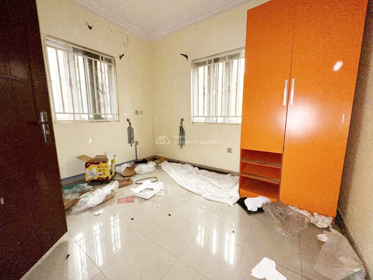 a Well Maintained Spacious 3 Bedroom Flat, Gra Phase 1, Magodo, Lagos, Flat / Apartment for Rent